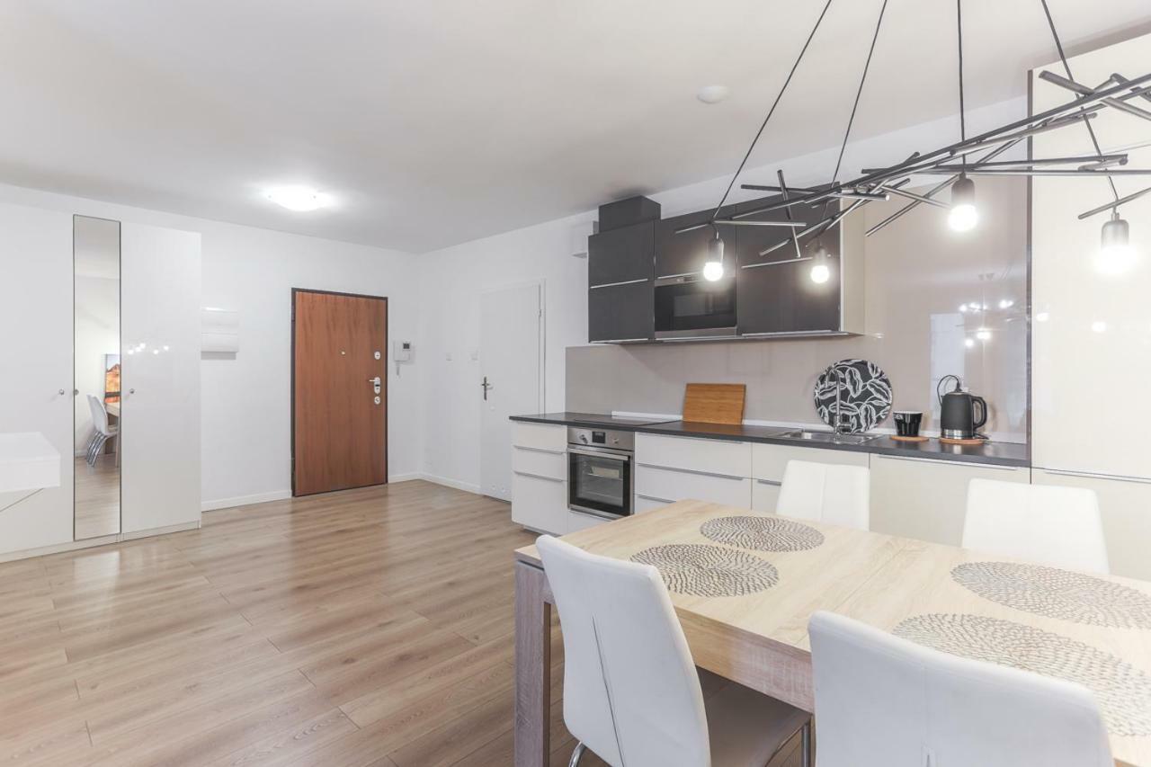 Apartmate Spacious Apartment With Balcony Oldtown For 6 People غدانسك المظهر الخارجي الصورة